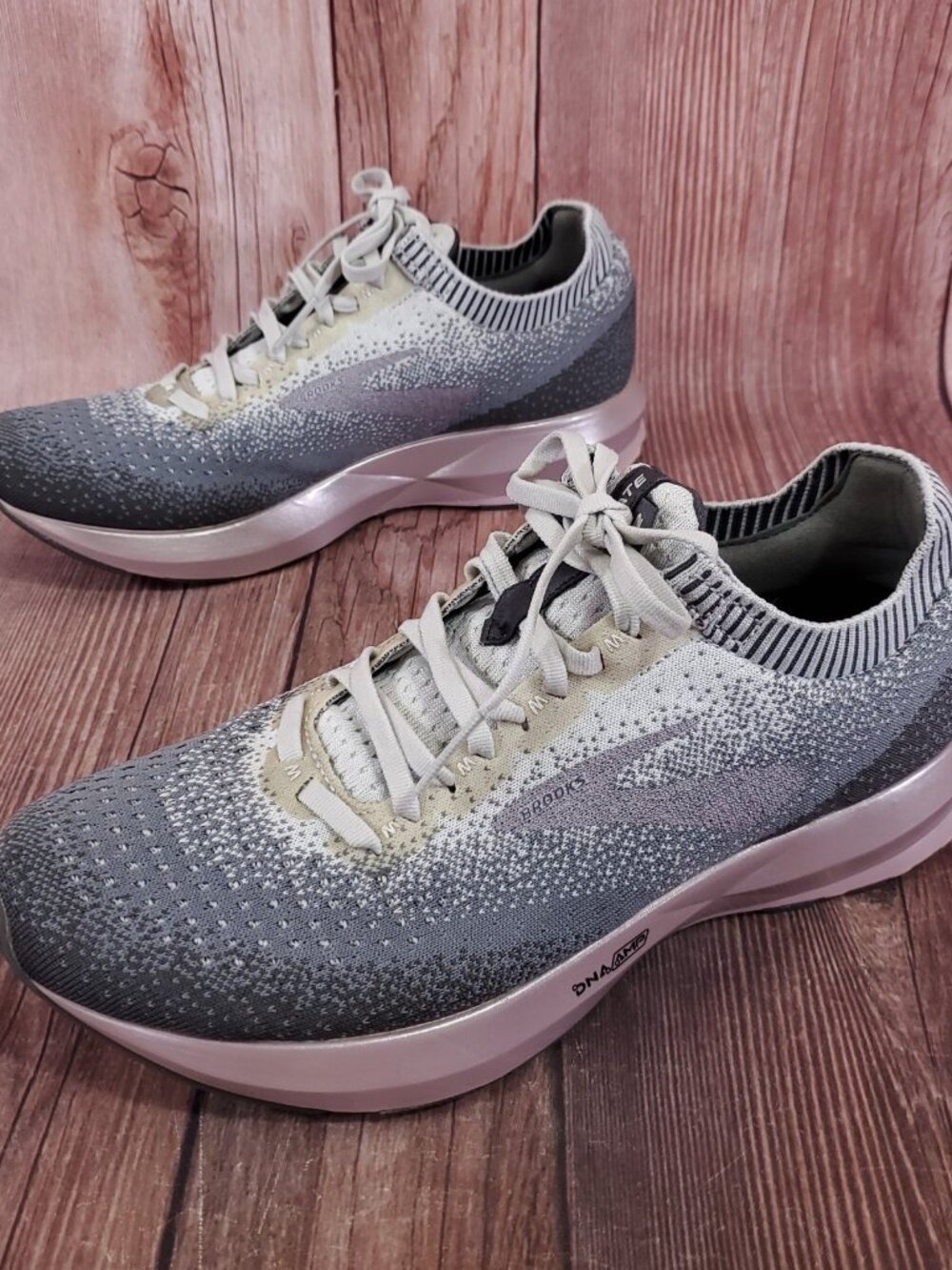 Brooks Levitate 2 Womens Size 10 B Running Shoes Gray Athletic 1202791B060
